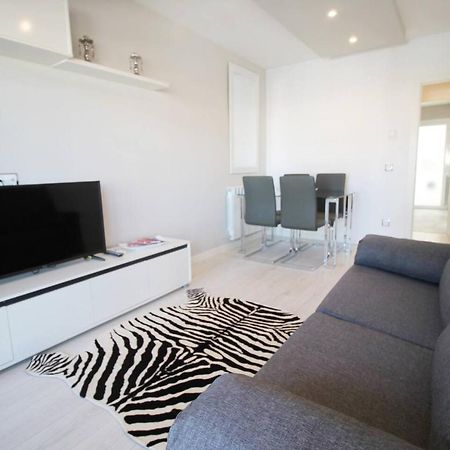 Family Deluxe Apartment Beach Castelldefels Esterno foto