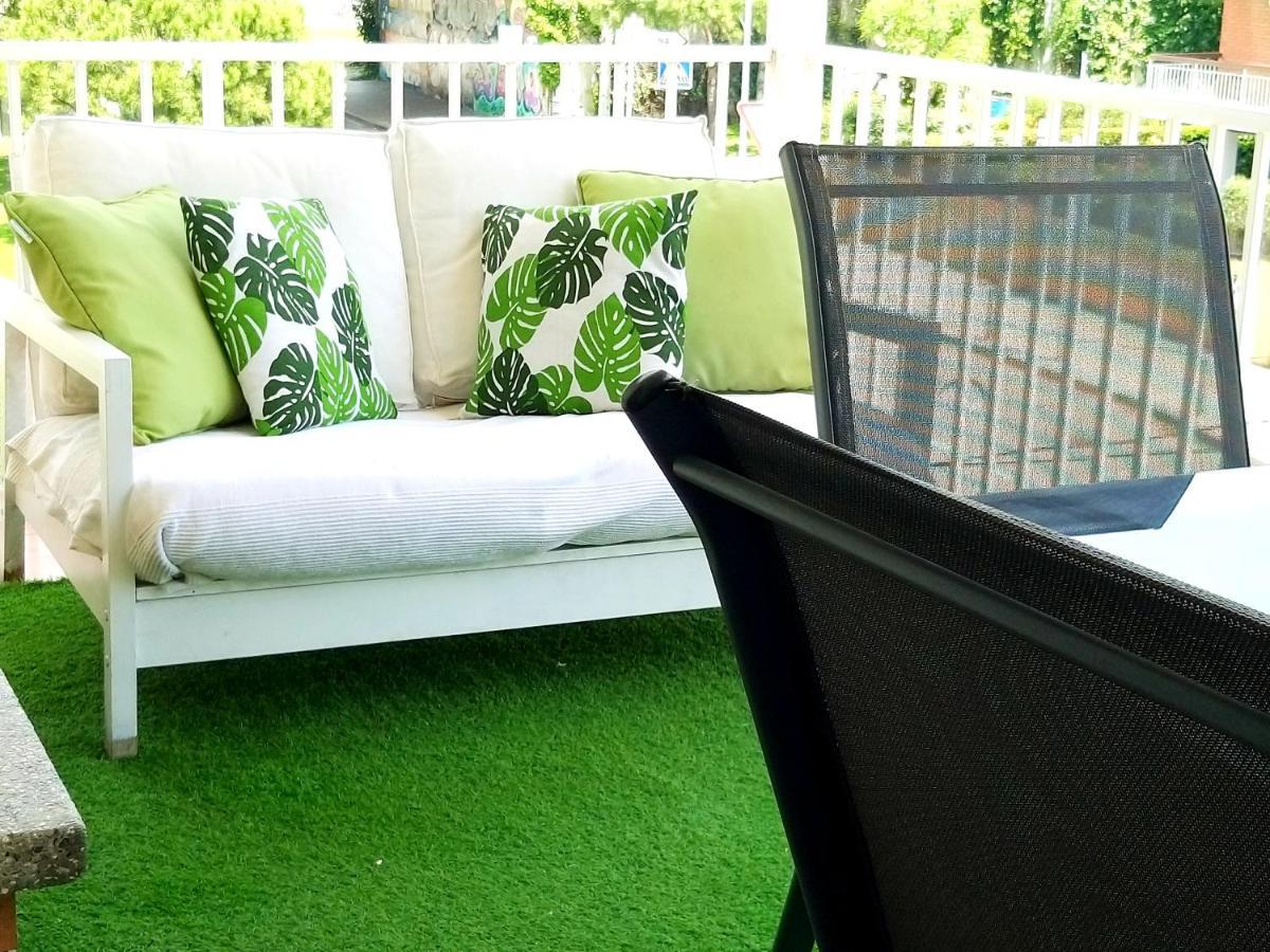 Family Deluxe Apartment Beach Castelldefels Esterno foto